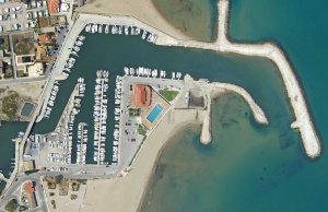 10 x 4 متر متررسو القارب Club Nautico Oliva مارينا للبيع