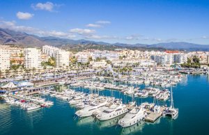 15 x 4 متر متررسو القارب Estepona مارينا للإيجار