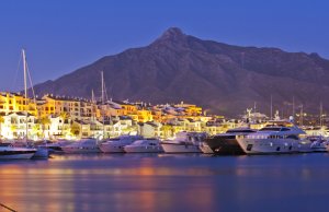 18 x 4.8 متر متررسو القارب Puerto Banus للبيع (with Parking Space included)