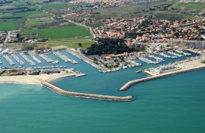 11 x 4.5 متر متررسو القارب Port de Saint Cyprien للبيع