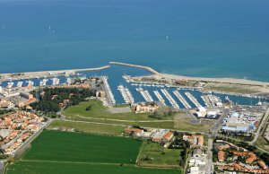 11 x 4.5 متر متررسو القارب Port de Saint Cyprien للبيع