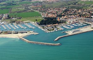 24 x 6 متر متررسو القارب Port de Saint Cyprien للبيع