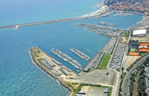 28.6 x 7 متر متررسو القارب Porto di Imperia مارينا للبيع