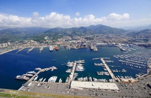 10 x 3.8 متر متررسو القارب مارينا Genova Aeroporto للبيع