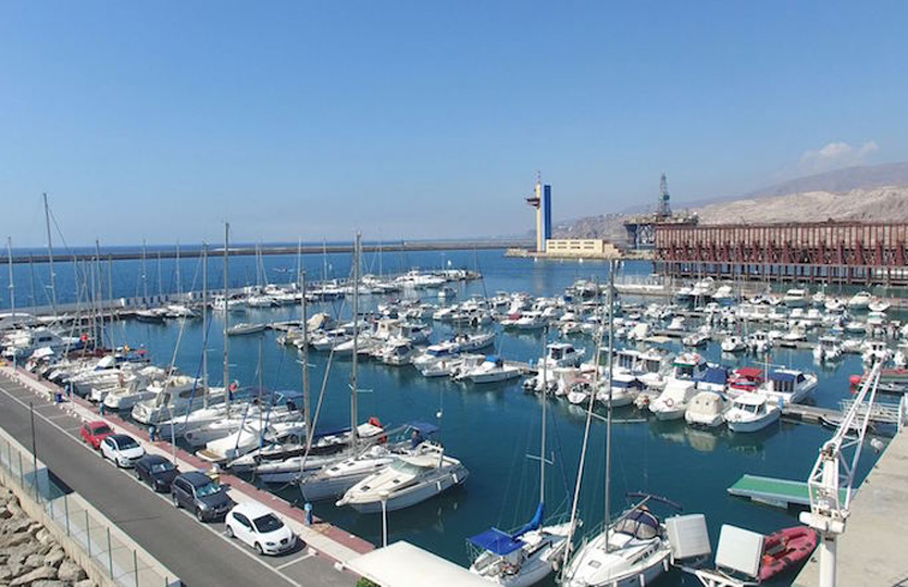 8 x 3.2 متر متررسو القارب Club de Mar Almeria مارينا للبيع